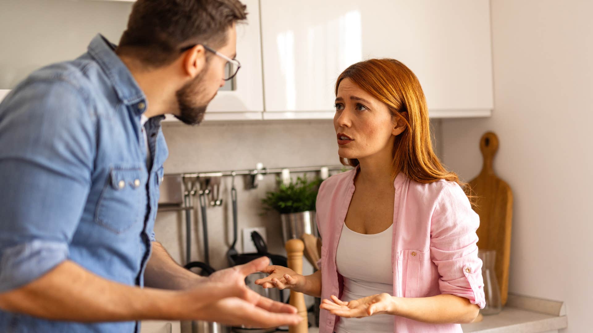 man who doesn't plan dates arguing with his wife