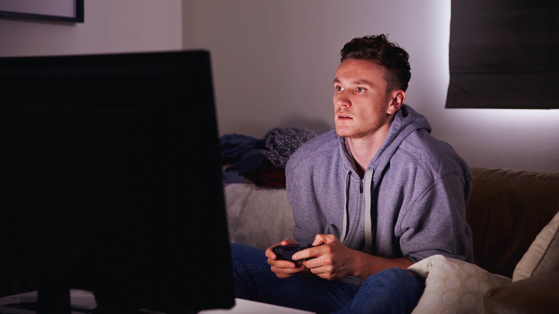 husbands who secretly feel trapped in marriage usually have interest in solo hobbies at night