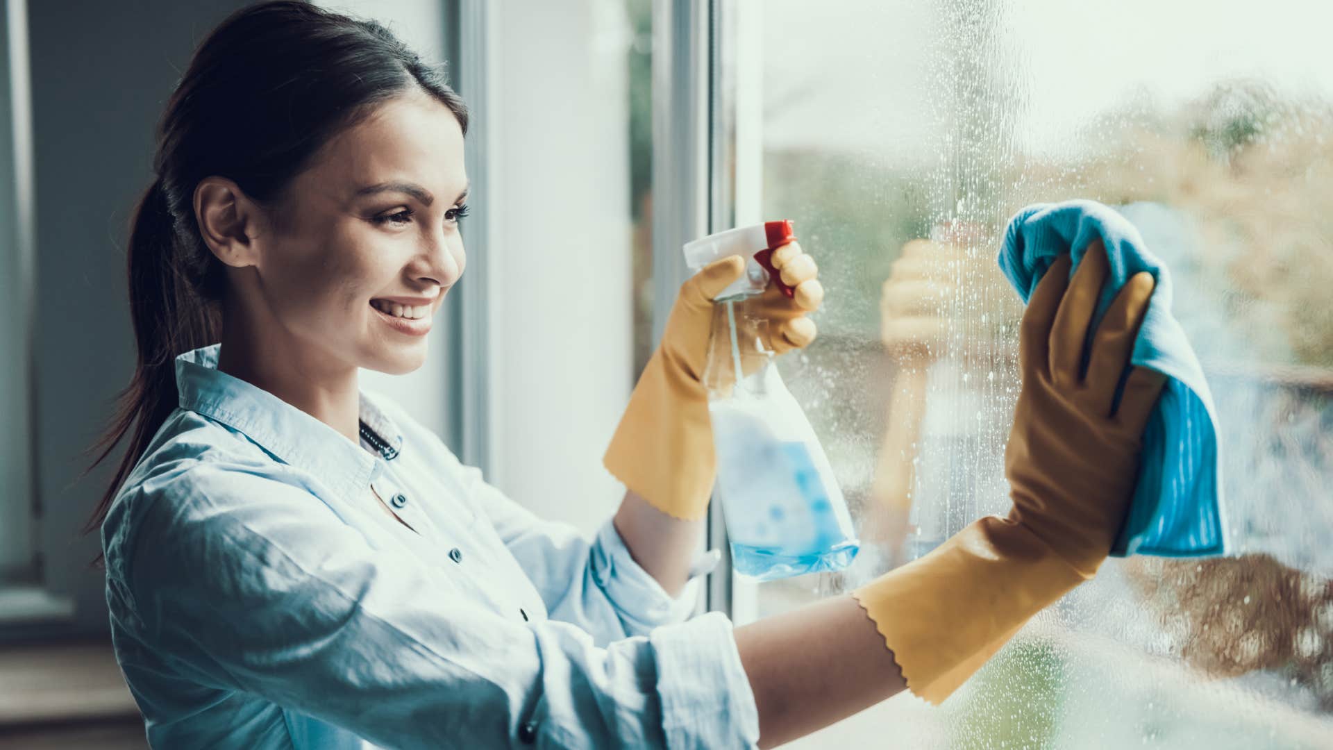 woman cleaning using reusable rags