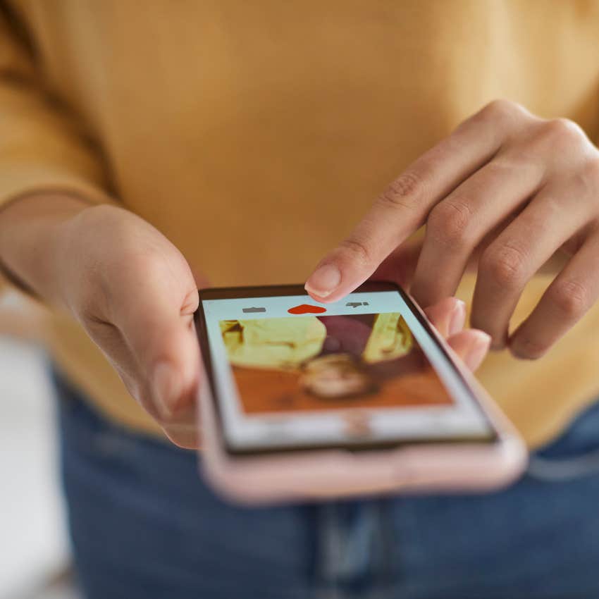 woman on dating app that uses these phrases to stand out