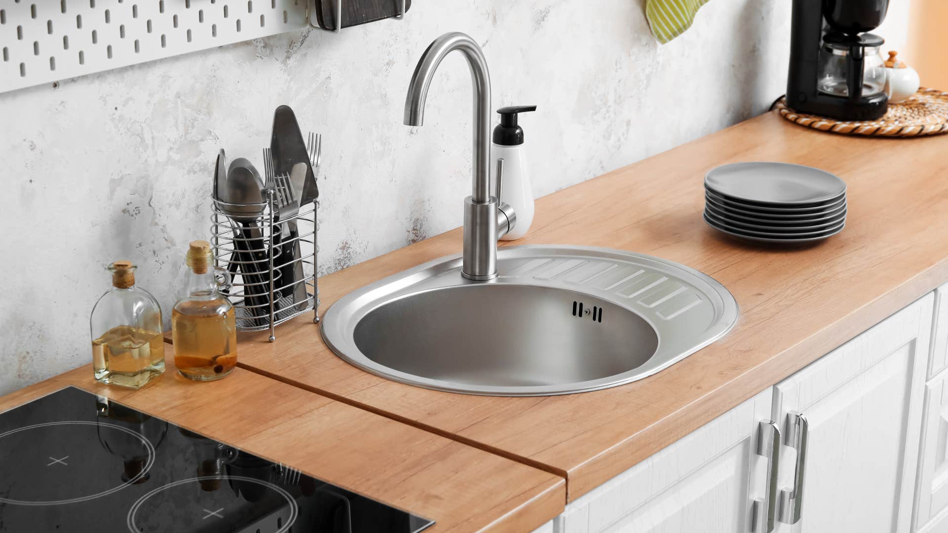 if your kitchen has A clean sink people assume you have your life together 