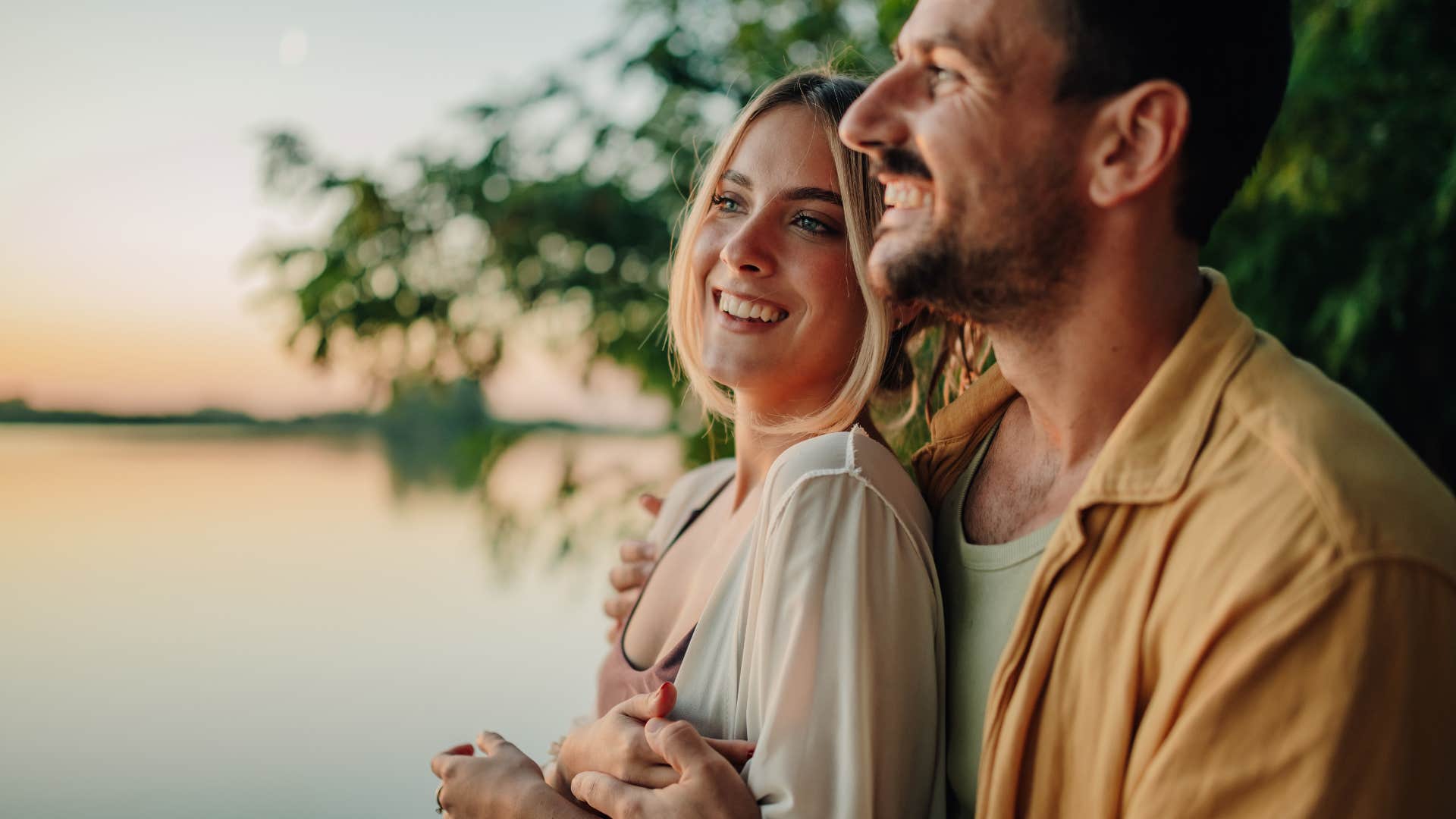 couple who fell in love because of the invisible factor of social effects