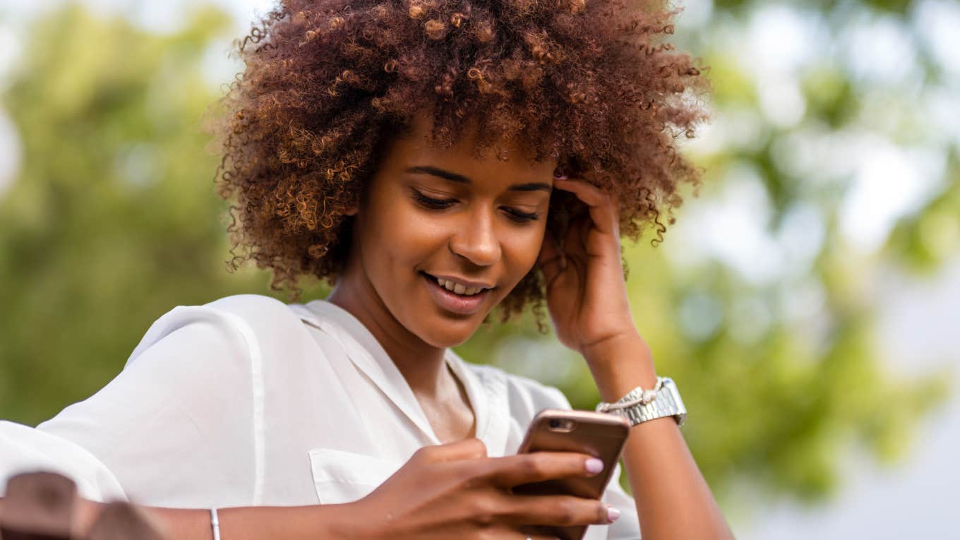 Woman uses LinkedIn as Tinder.