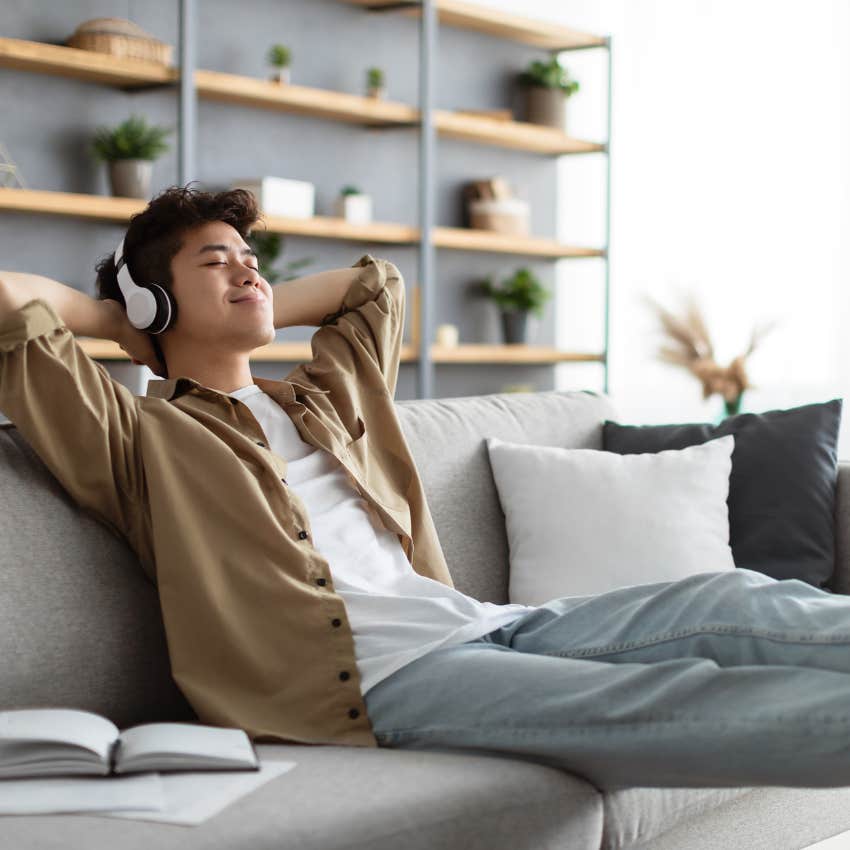 man with the little habit of using work-shutdown ritual that looks ridiculous
