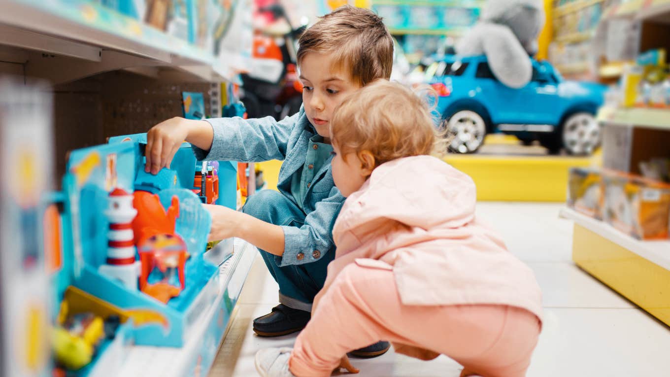 Mom Hopes To Find Man Who Gave Her Money To Buy Toys For Her Kids Mom Hopes To Find Man Who Gave Her Money To Buy Toys For Her Kids