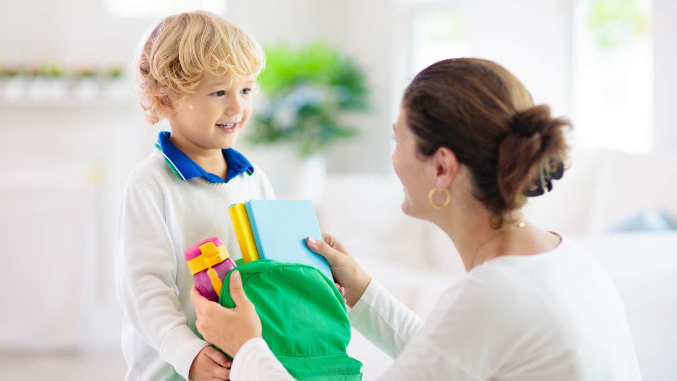 Mom Mad Her Son's Kindergarten Teacher Didn't Show Him The Water Bottle In His Backpack Mom Mad Her Son's Kindergarten Teacher Didn't Show Him The Water Bottle In His Backpack