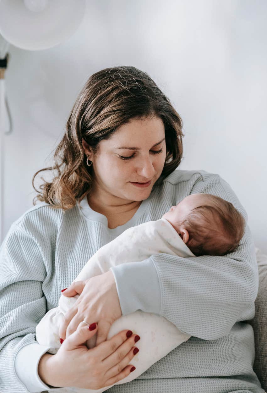 mom with newborn