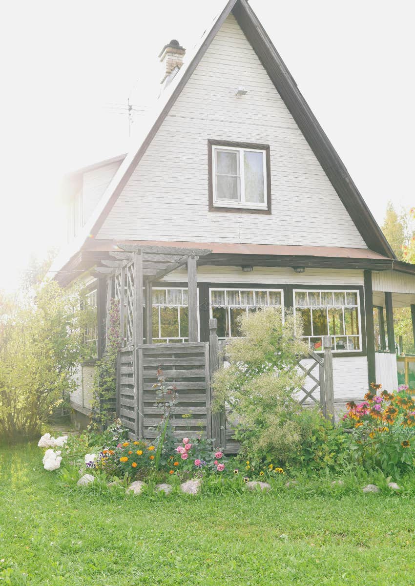 mom's small house that her daughter's friend commented on