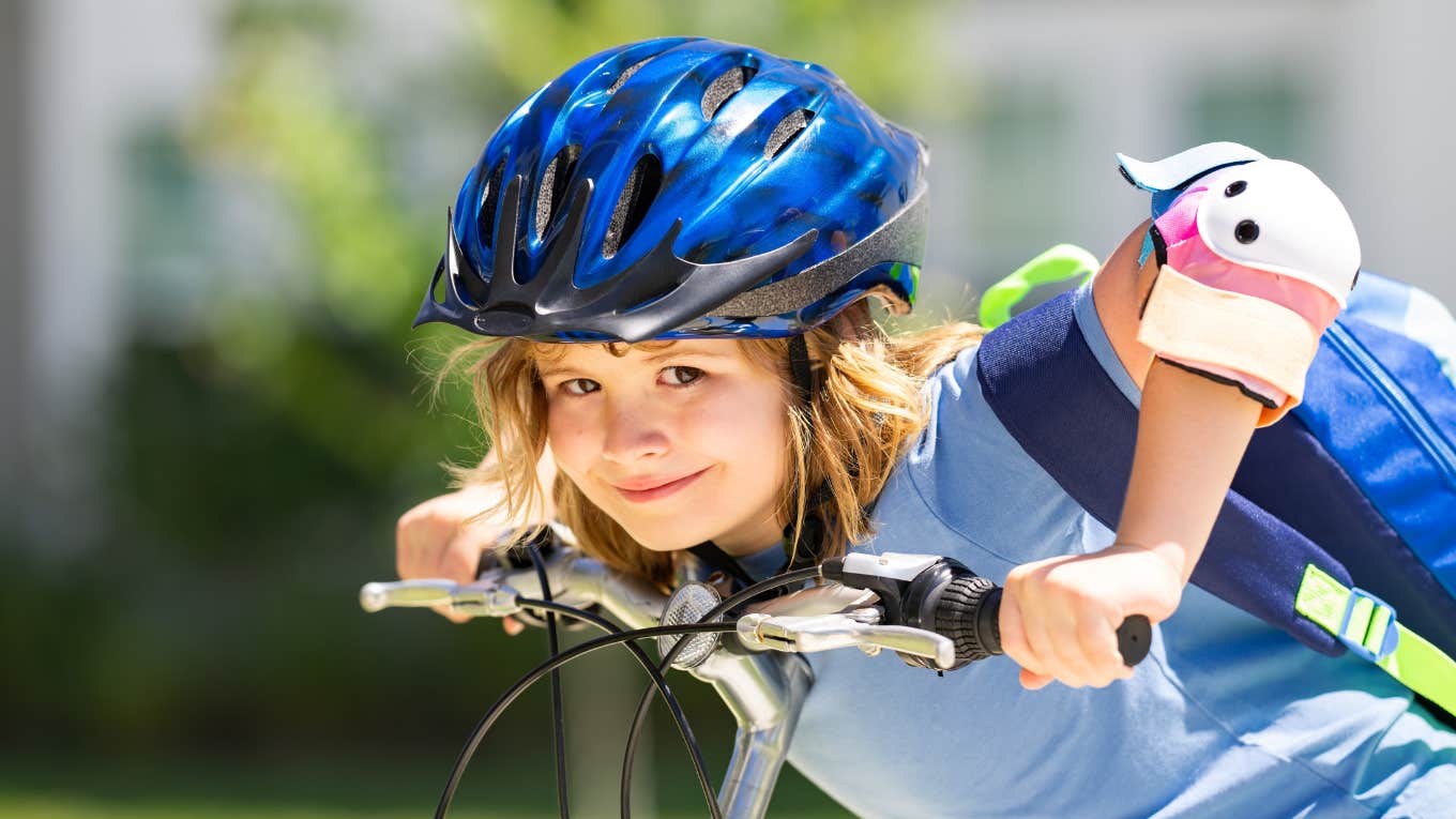 Neighbor Demands Homeowner Fix Her Son's Bike After He Left It On Their Lawn Neighbor Demands Homeowner Fix Her Son's Bike After He Left It On Their Lawn
