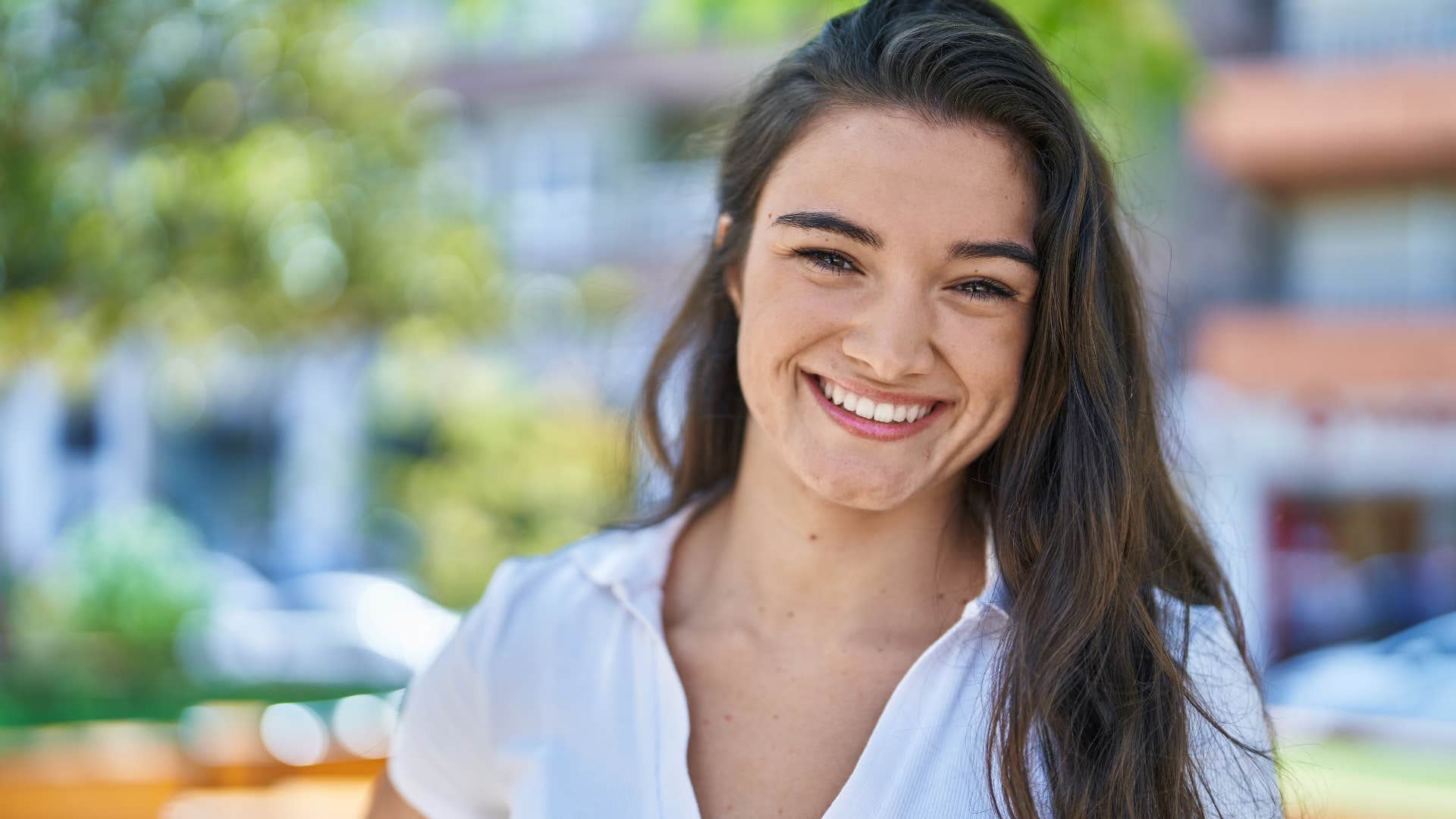 woman with the old-fashioned habit of looking at the world through fresh eyes
