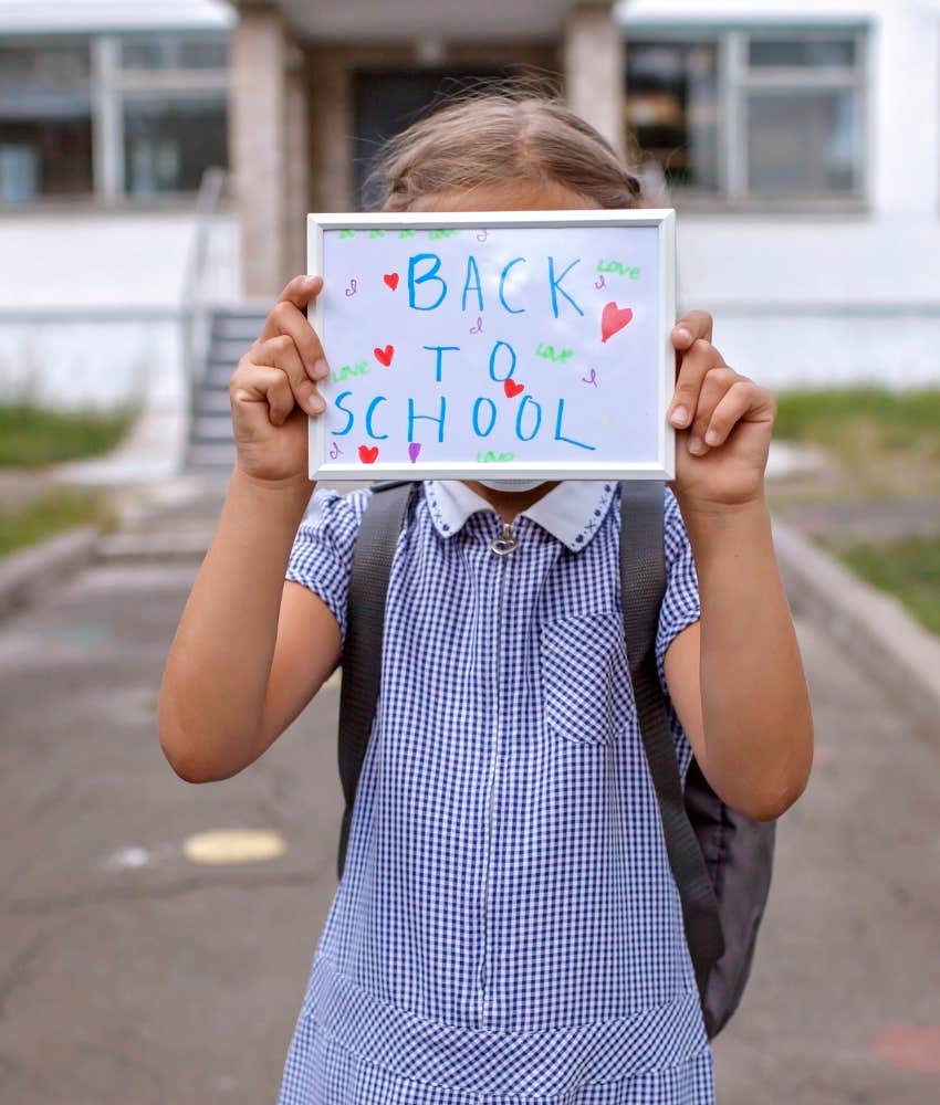 Parents should avoid back-to-school photos with child's school and teacher's names
