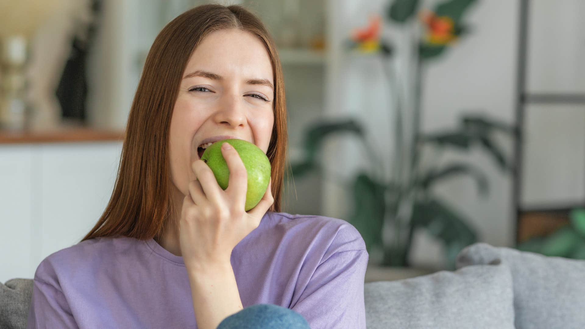woman eating apple for breakfast