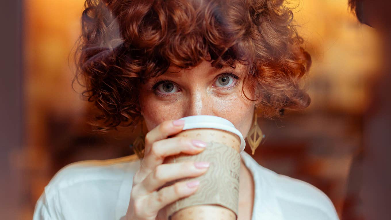 People Who Rarely Second-Guess Themselves Have These Habits Hardwired Into Their Brains, According To Psychology Confident person who rarely second guesses herself.
