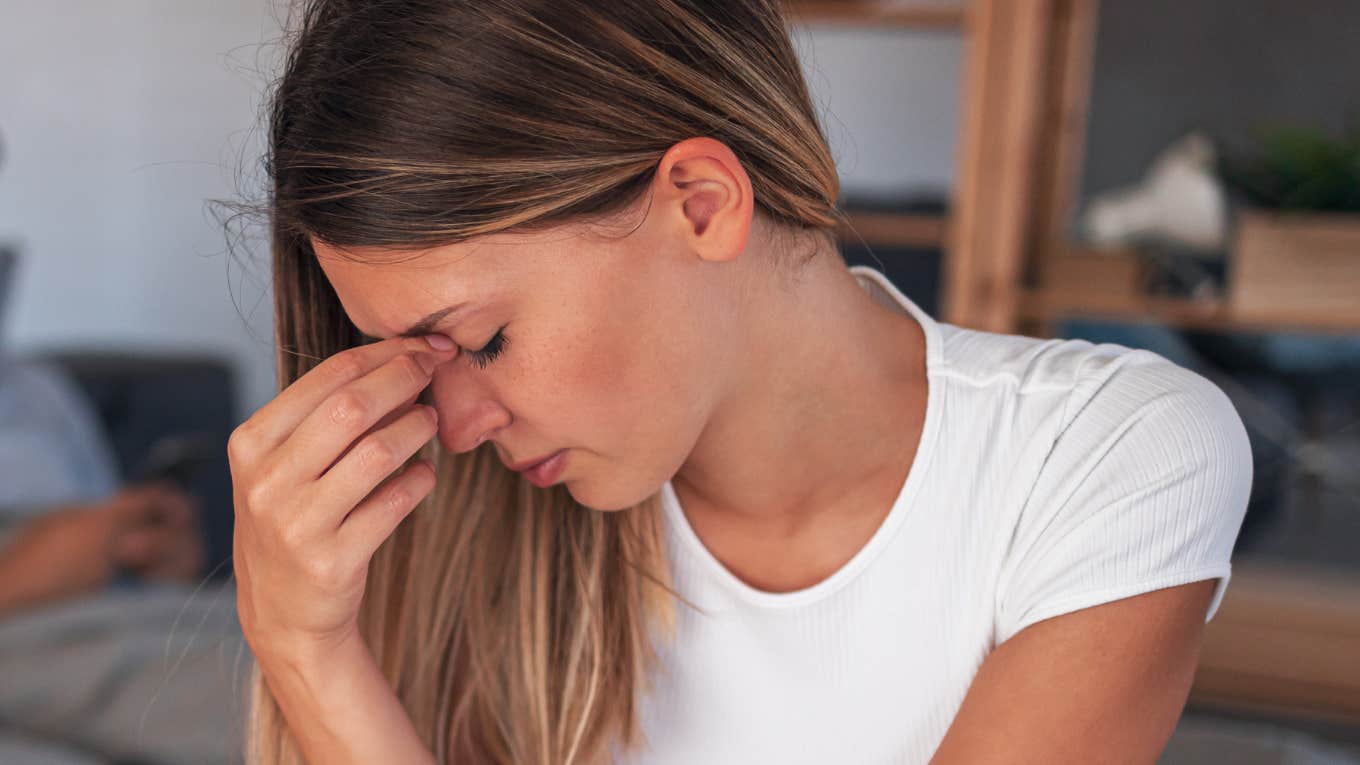 People Who Settle For Low-Value Men Often Overlook These Casual Red Flags Woman overlooked man's red flags.