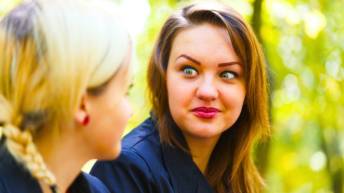 People Who Feel Awkward In Their Own Friend Group Usually Notice These Things First People Who Feel Awkward In Their Own Friend Group Usually Notice These Things First