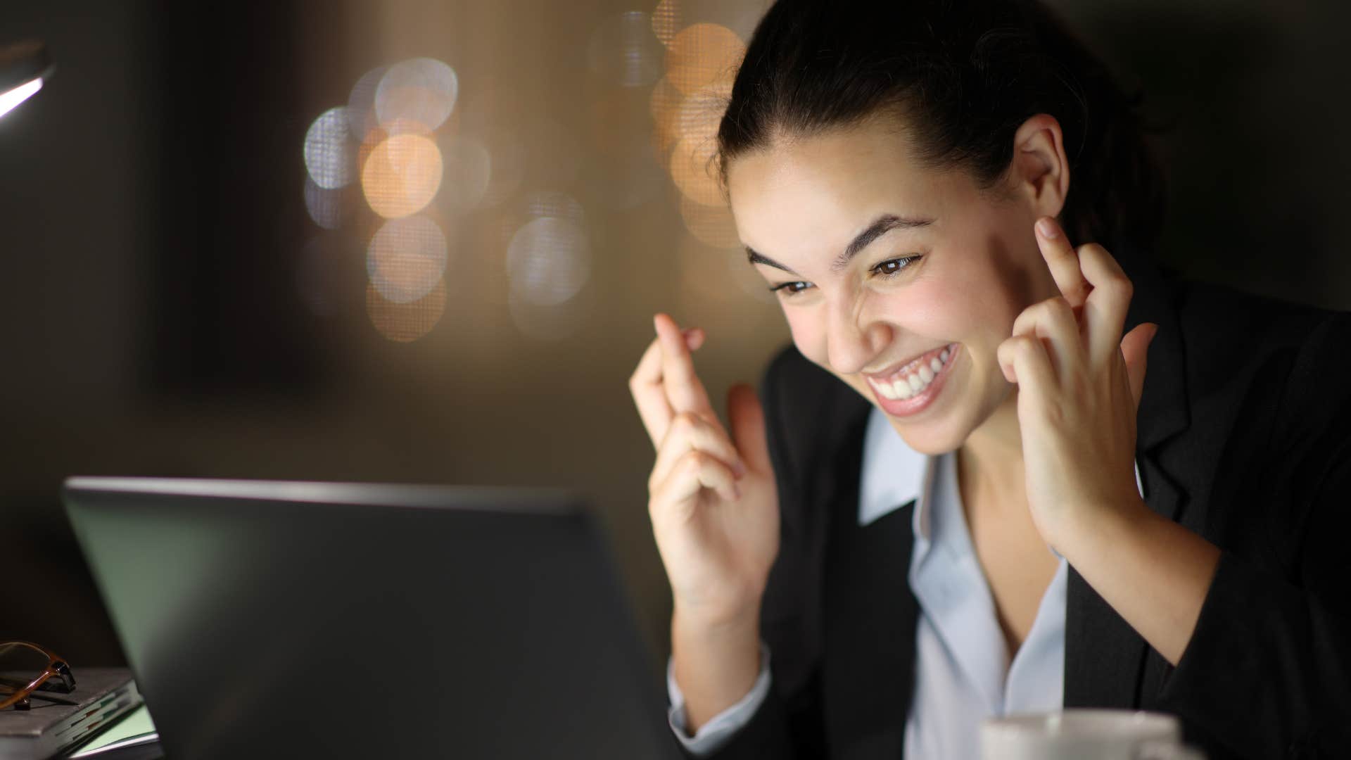 woman lacking common sense thinking about just winging it for work