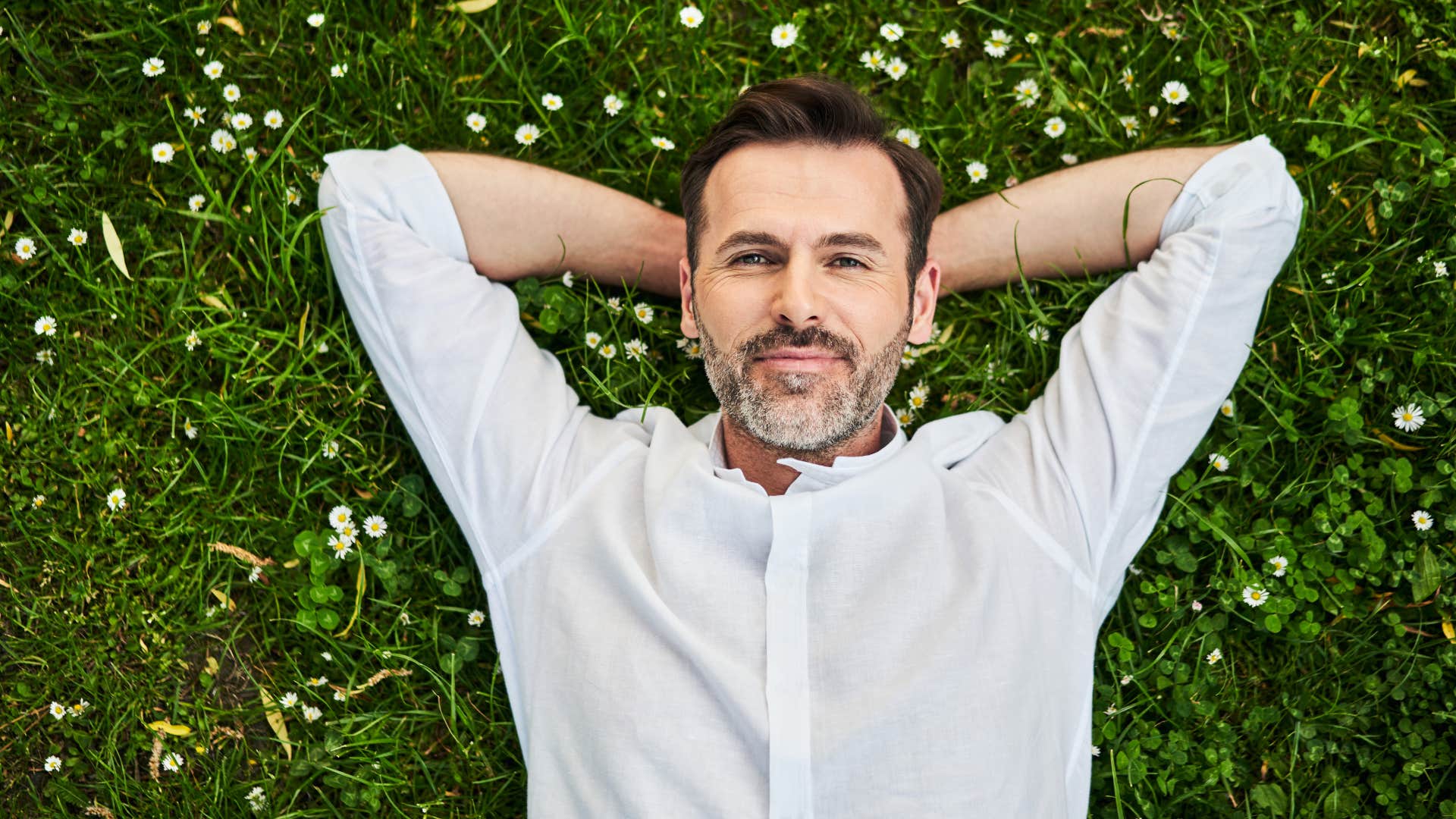 man never skips his daily habit of Using grounding techniques to reconnect with his body so he can live a happier life than everyone else 