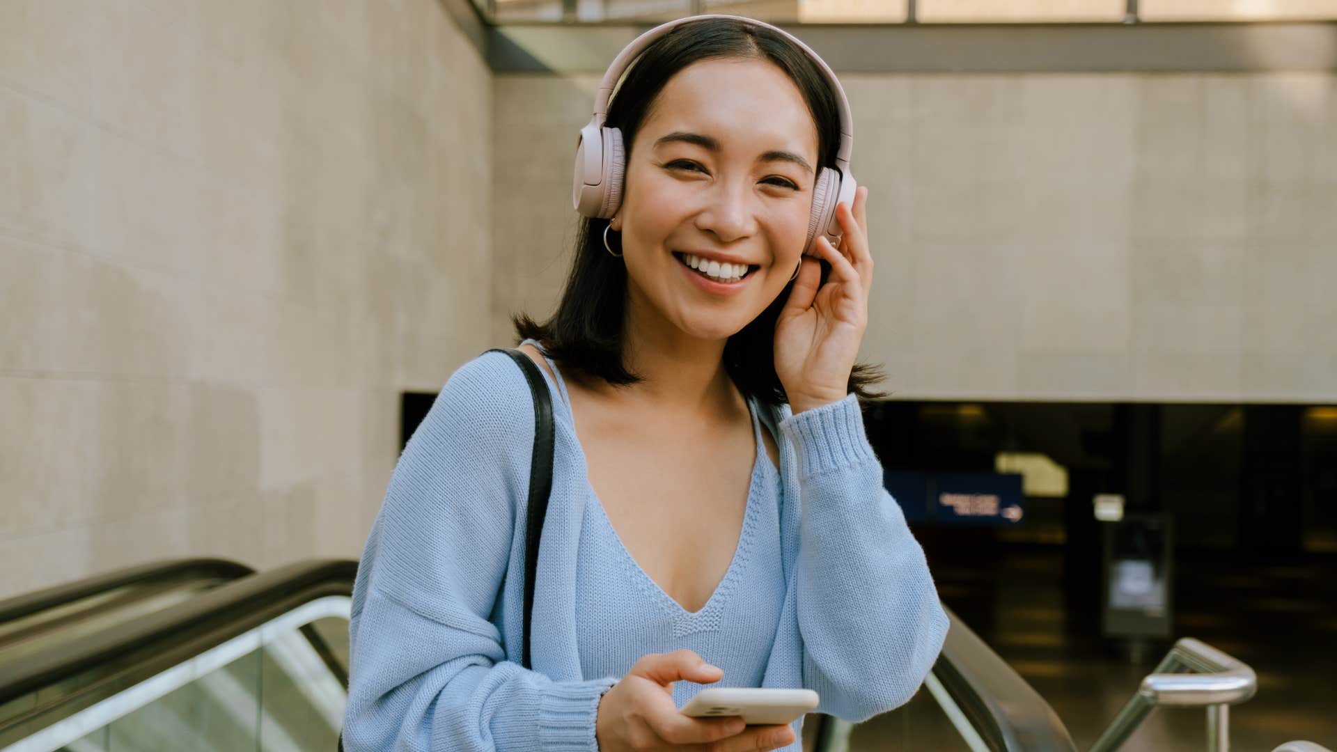 woman never skips her daily habit of Staying grounded in the present so she can live a happier life than everyone else 