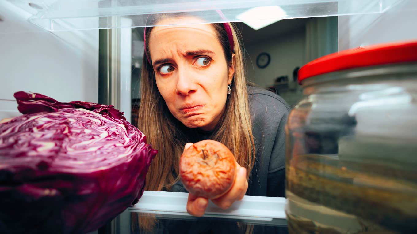 people who secretly judge a messy house usually look for these clues 