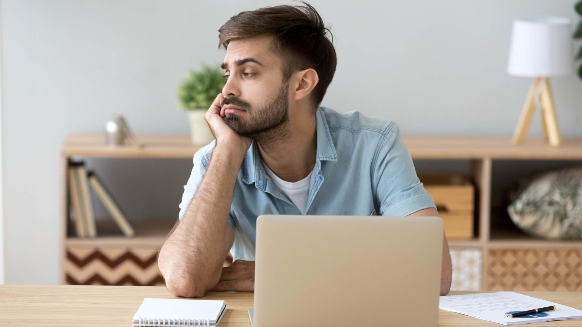 people who secretly regret their life choices often have these habits they have a hard time enjoying the present moment