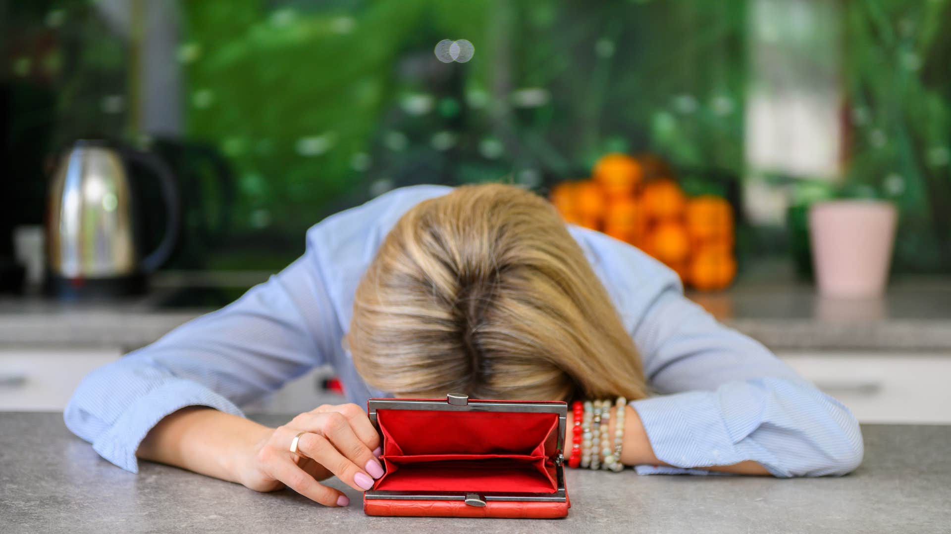 people who wear the same thing every single day usually have these reasons, a tight budget