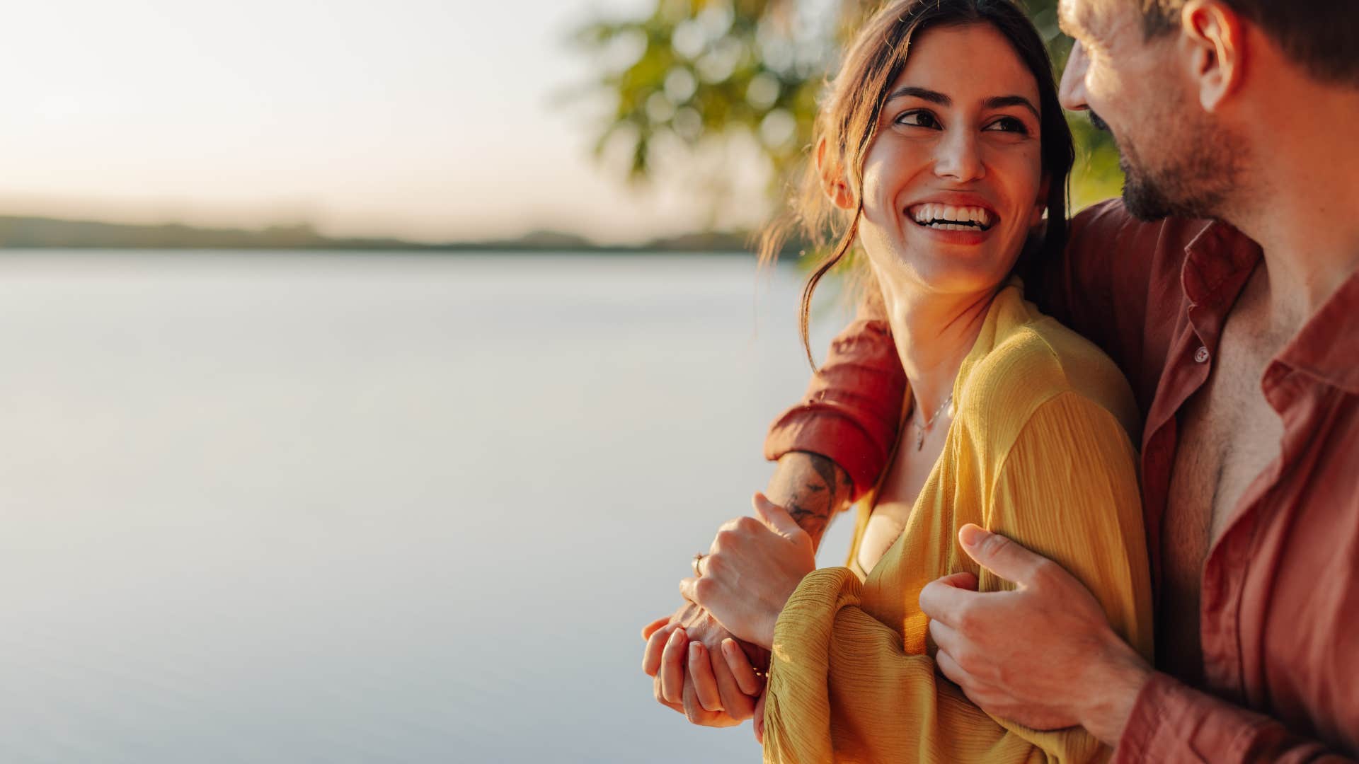man who is woman's soulmate as he sees beauty in her every day