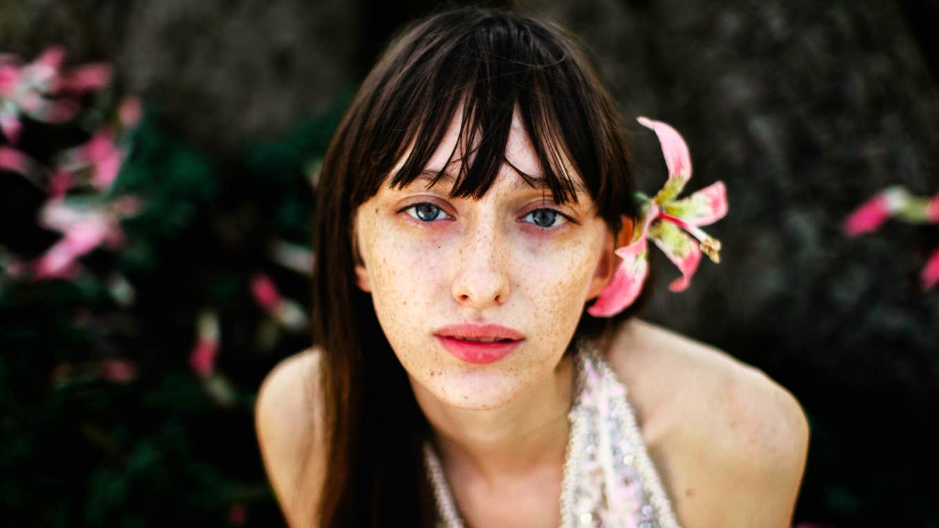 Signs A Woman Has A Deeply Problematic Personality, According To Psychology Woman who has a deeply problematic personality.