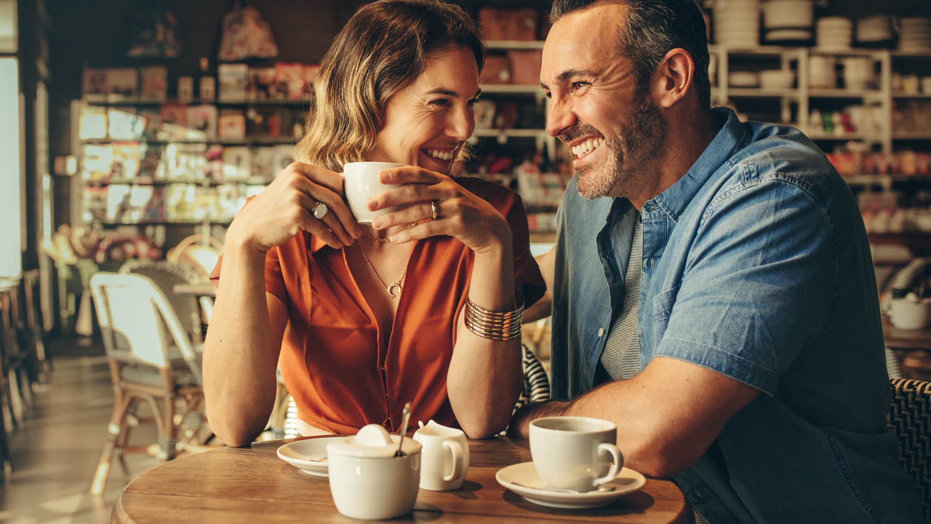 woman who is objectively attractive repeating someone back