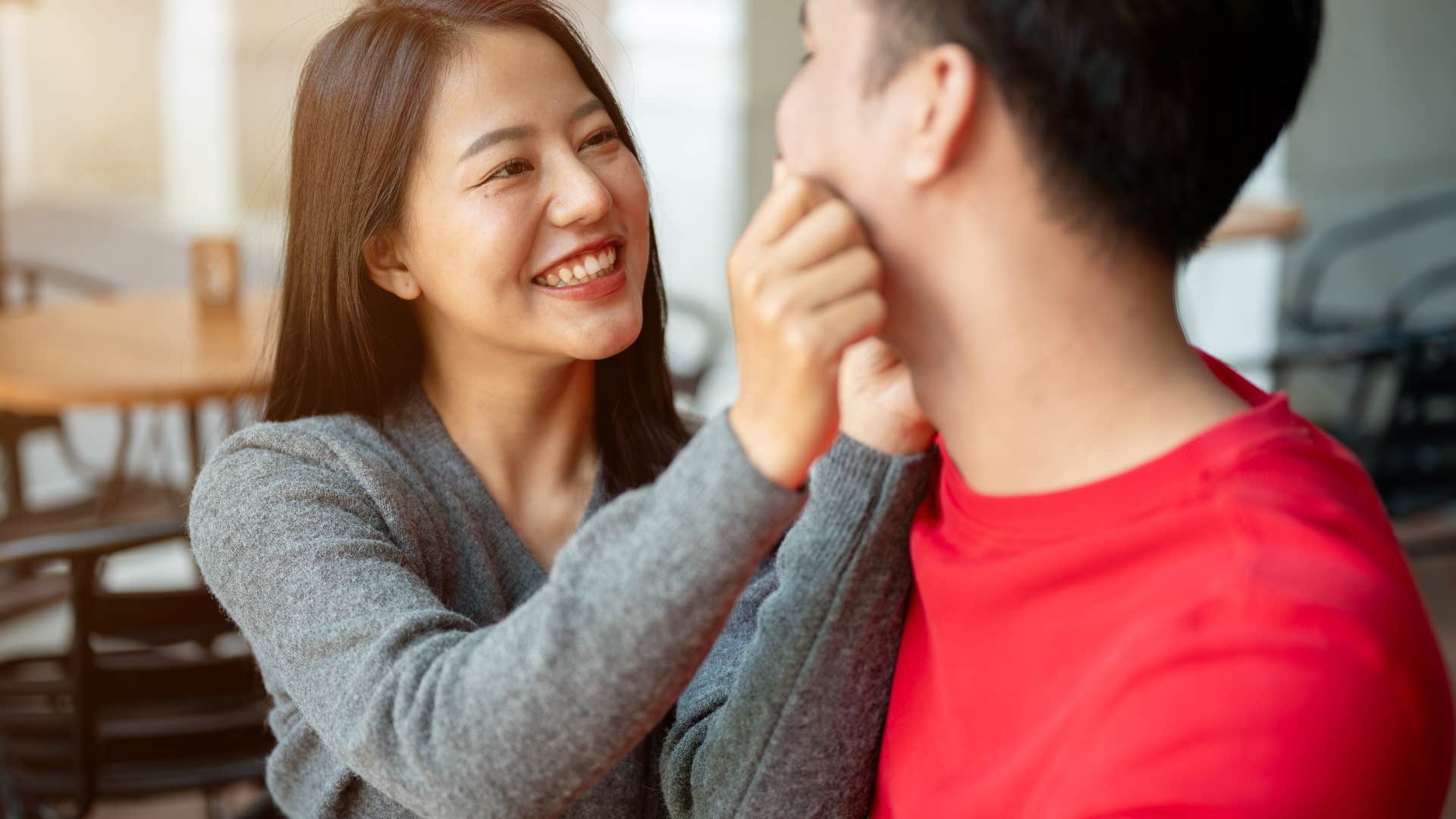 man who is attracted to woman with dilated pupils