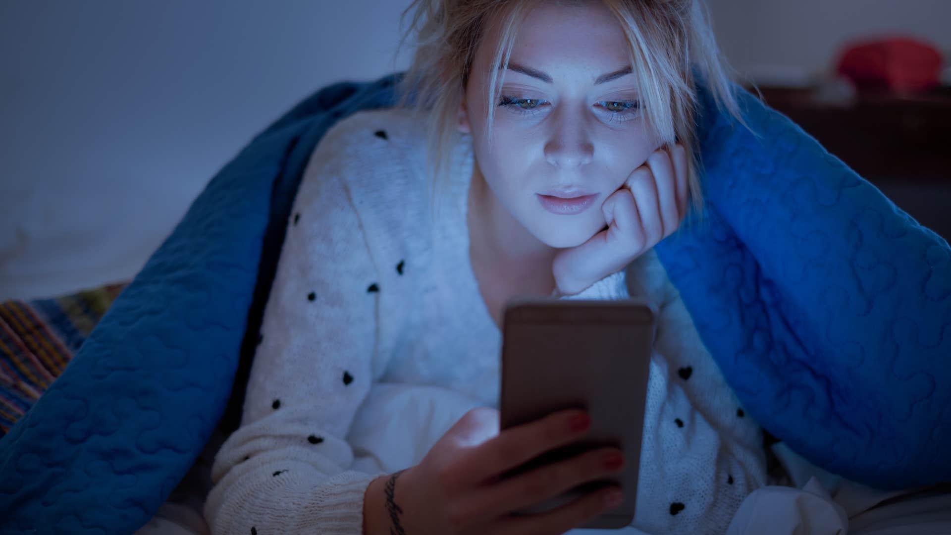 person has a habit of texting lol when they aren't laughing that tells other people everything they need to know about them