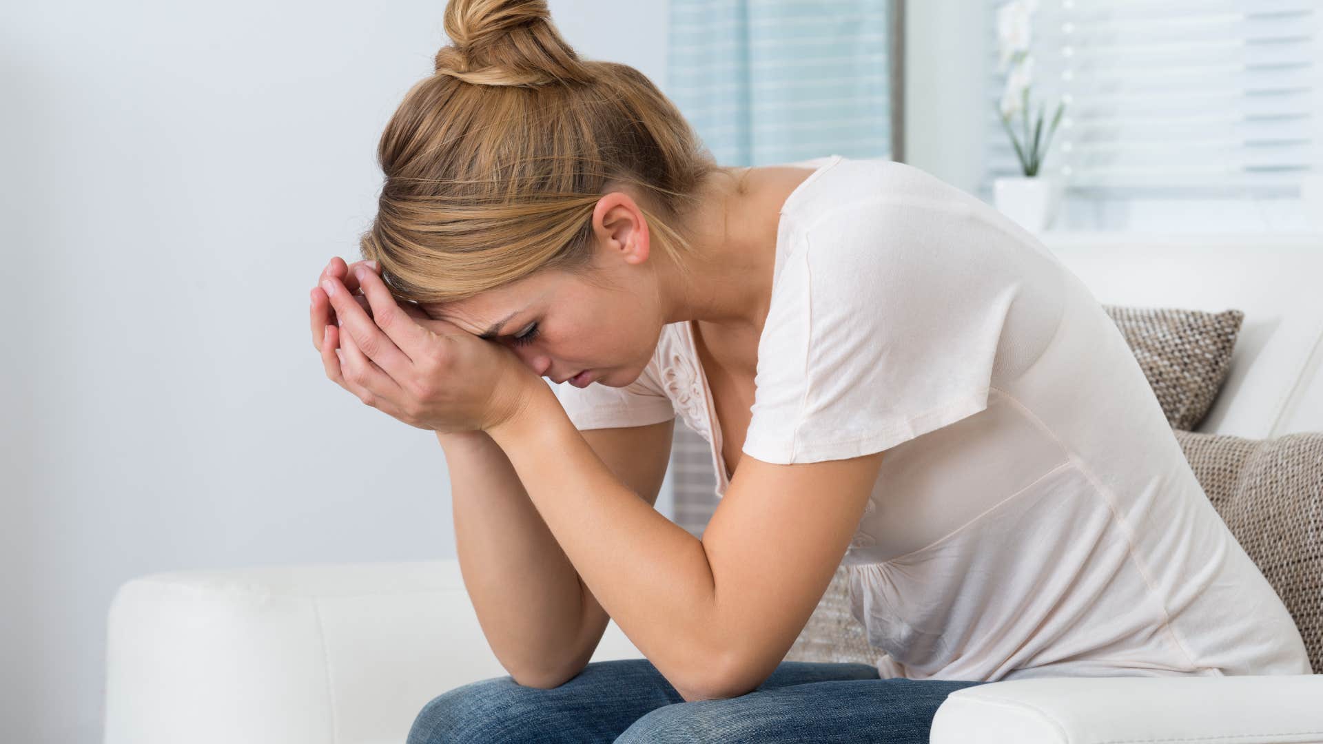 subtle ways people with low emotional intelligence reveal themselves getting stressed easily
