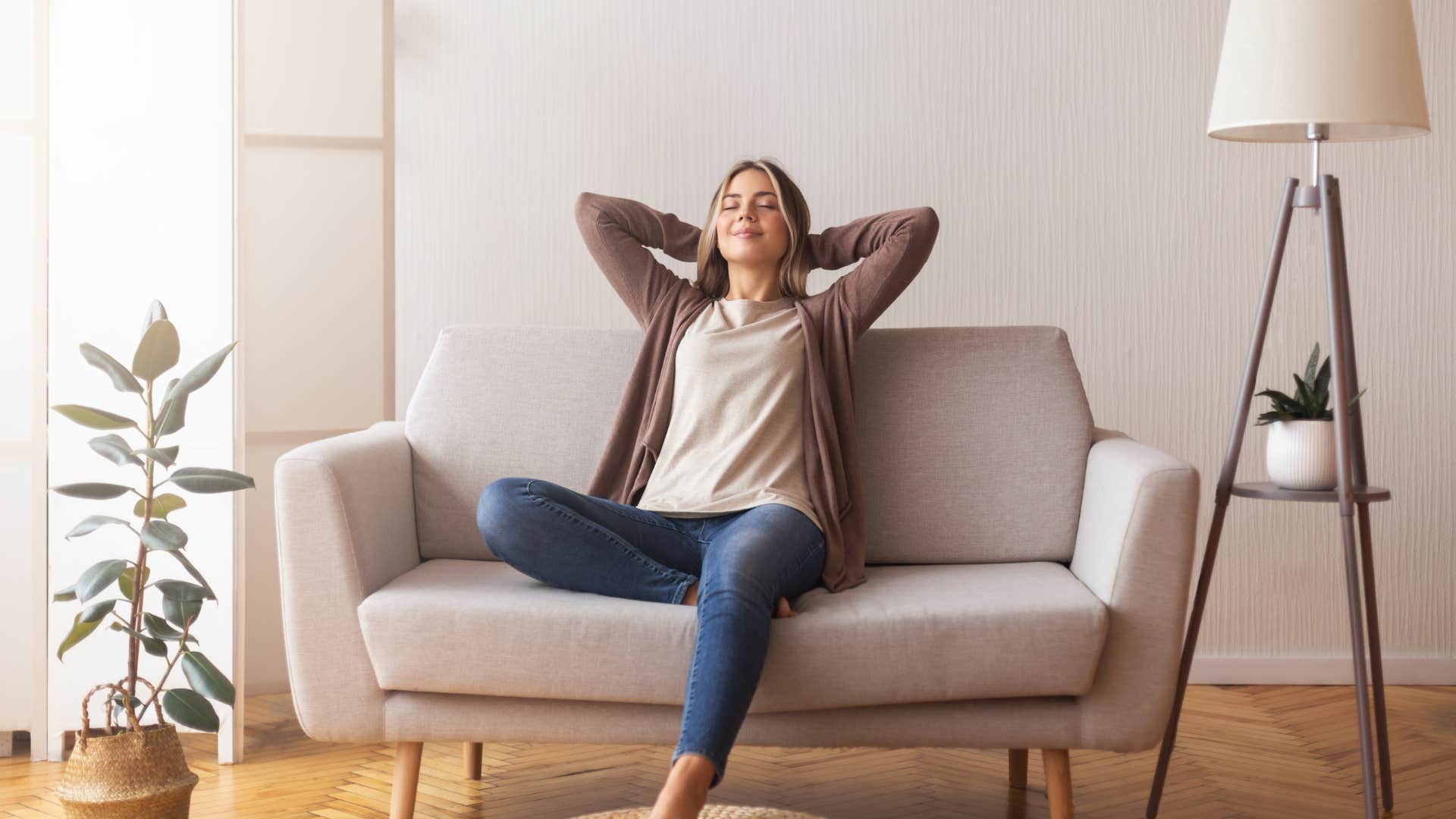 woman who is the realest kind of person because she simplifies her life