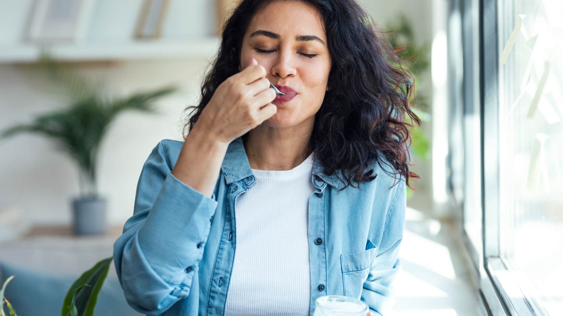 woman having a snack before going grocery shopping