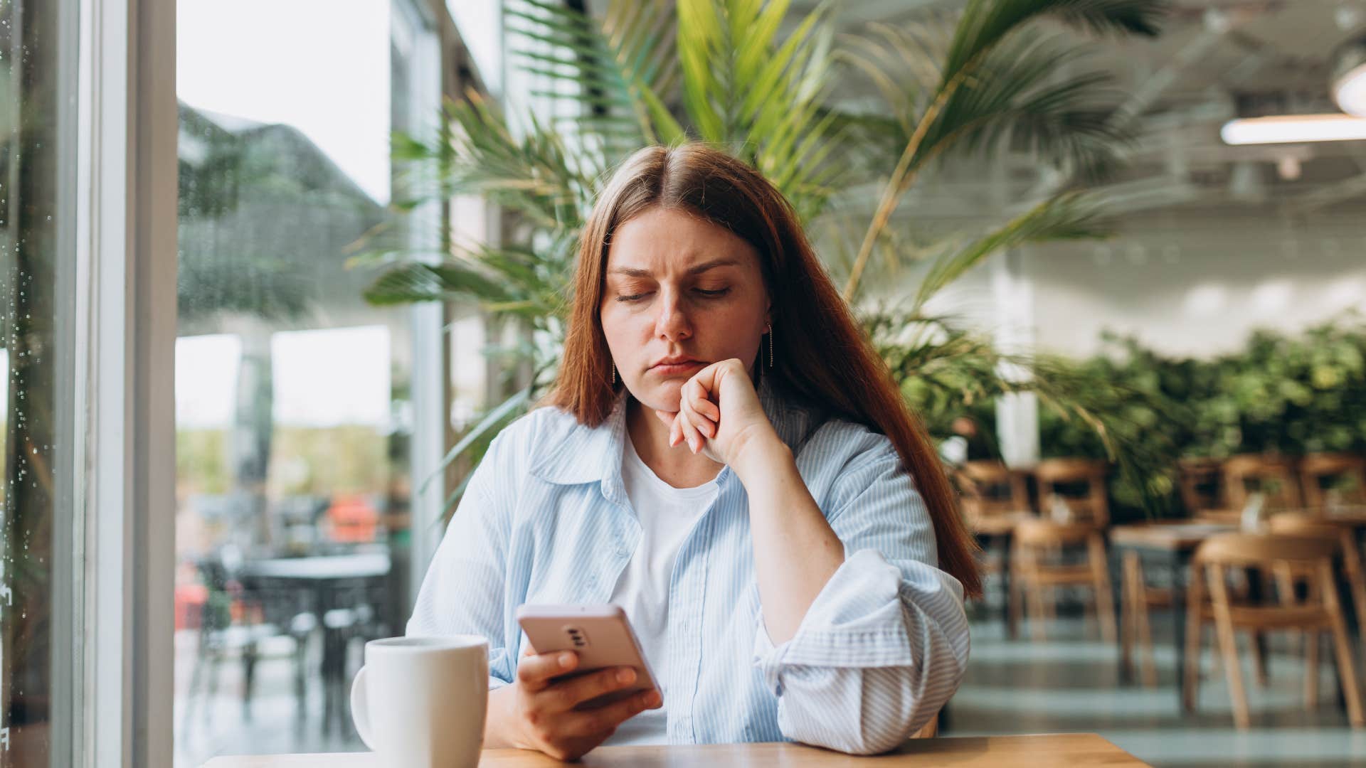 a gen z woman believes that her date being stuck in traffic is a red flag when it is not