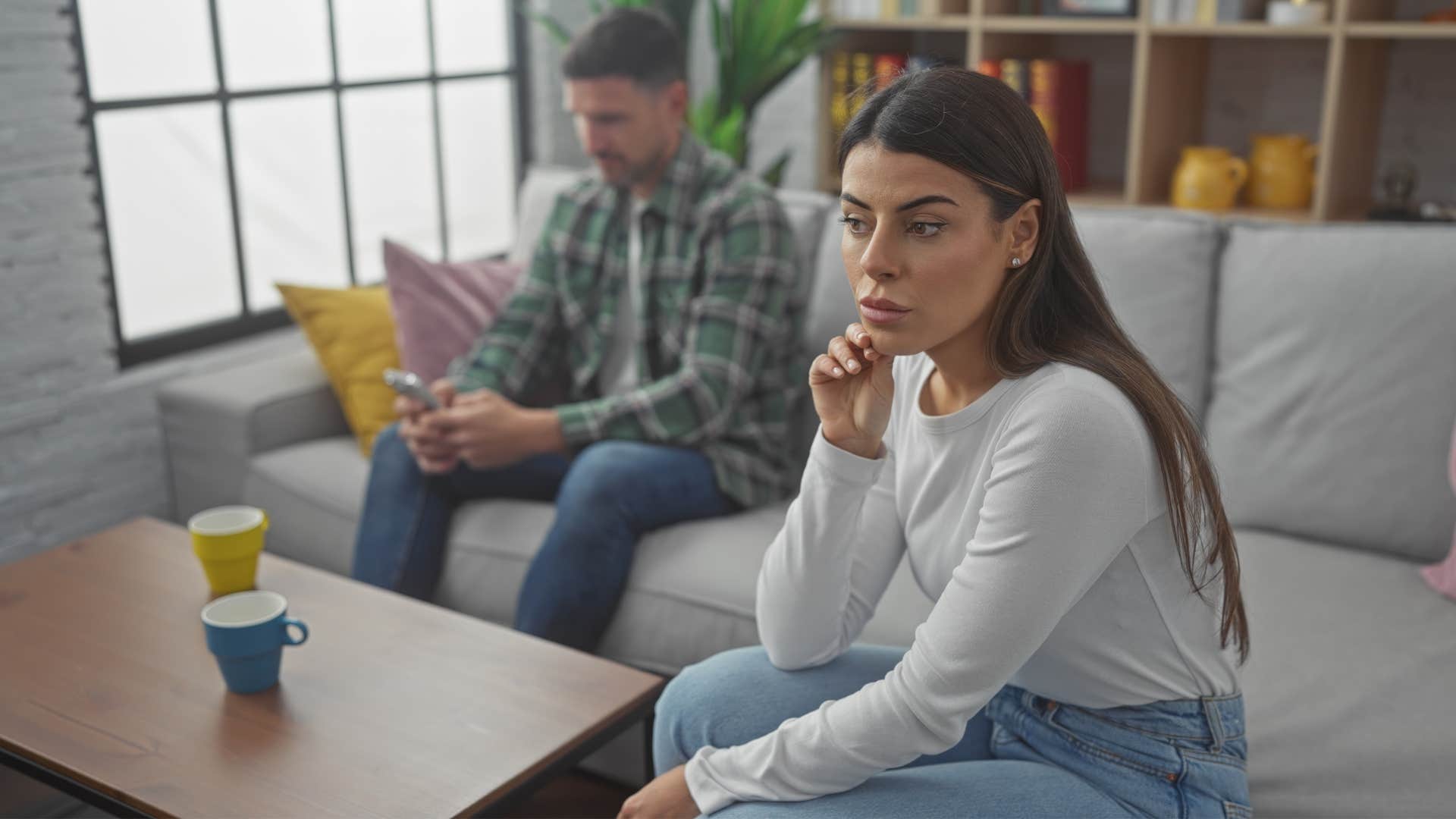 introverted woman wanting to connect with man but not speaking