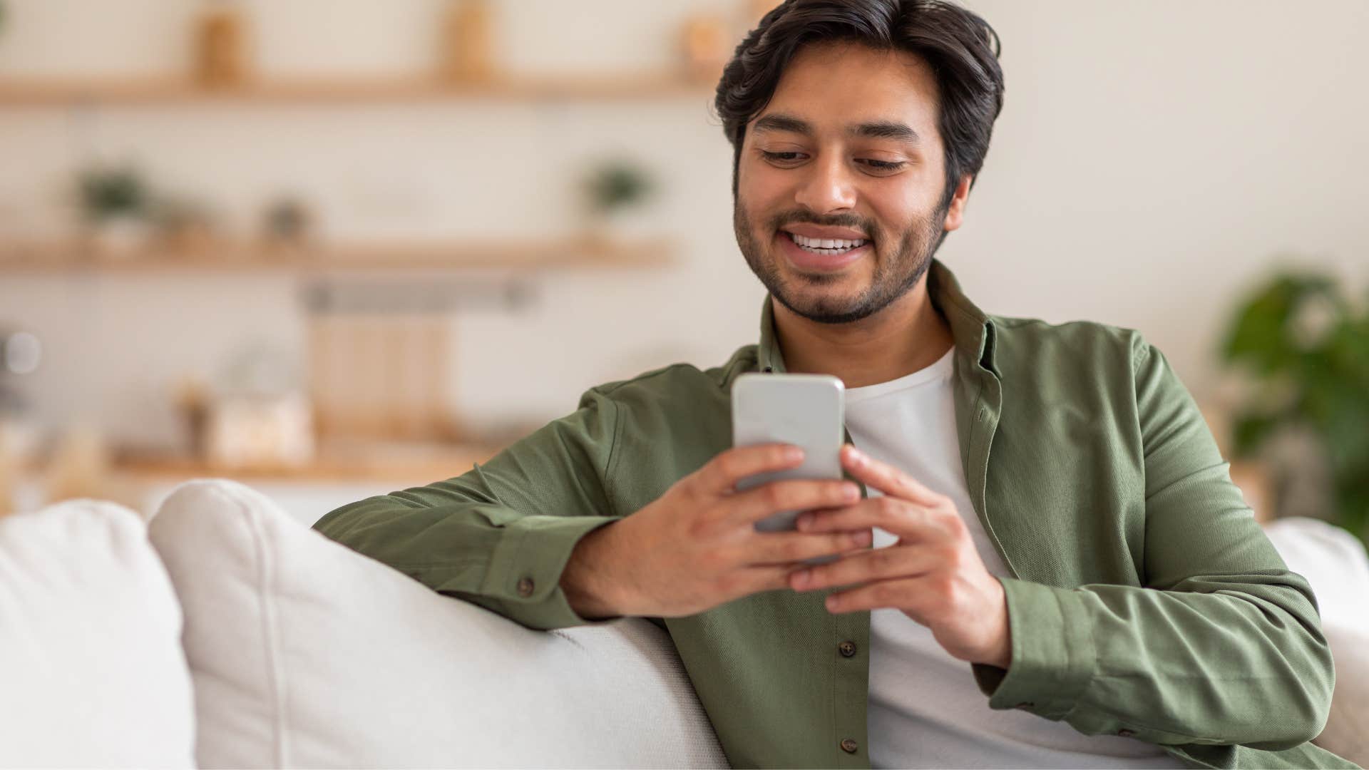 man who would never not respond to messages with women he's in love with