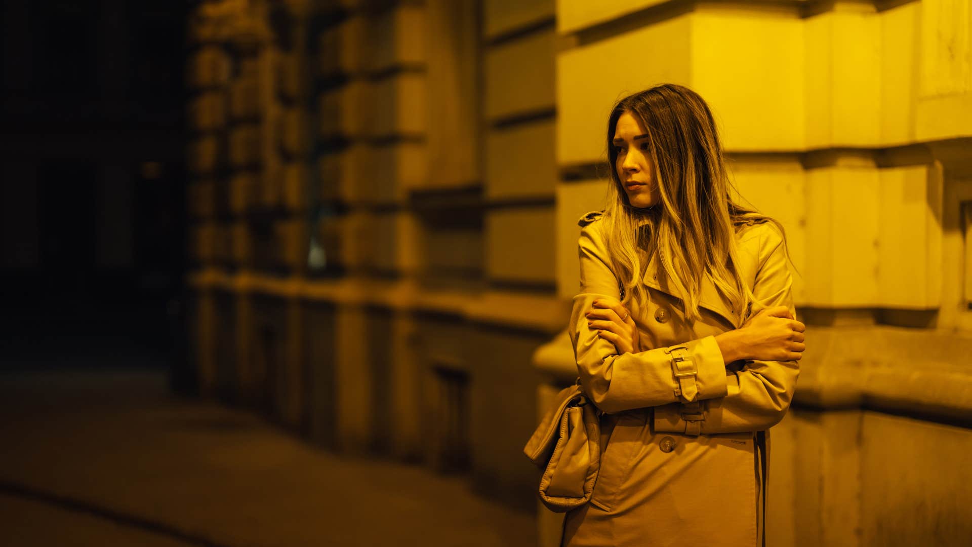 a millennial woman is terrified of living in a big city