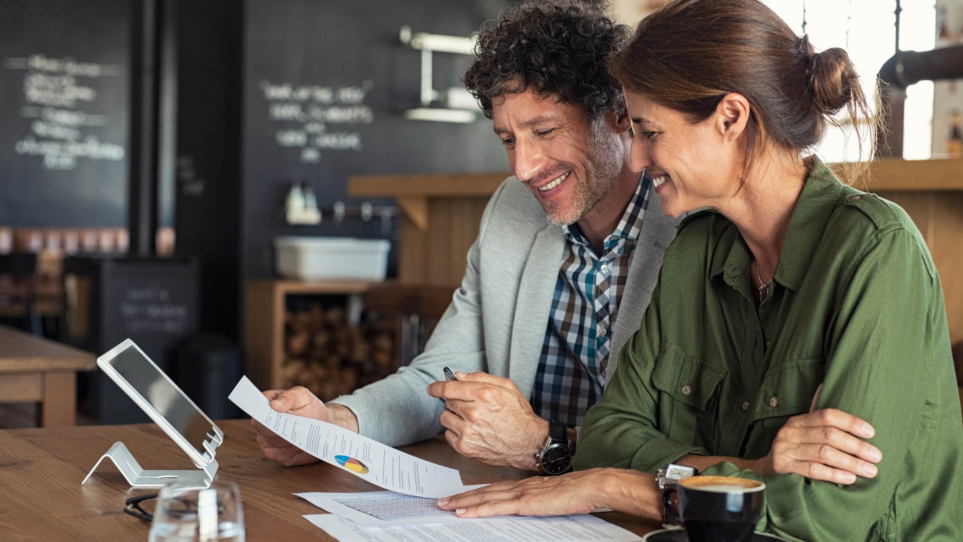 Couple with the "customer is always right" mindset eating at a restaurant.