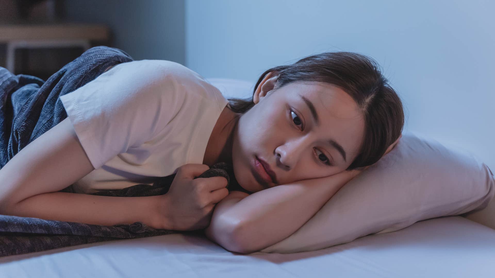 overthinking woman unable to sleep