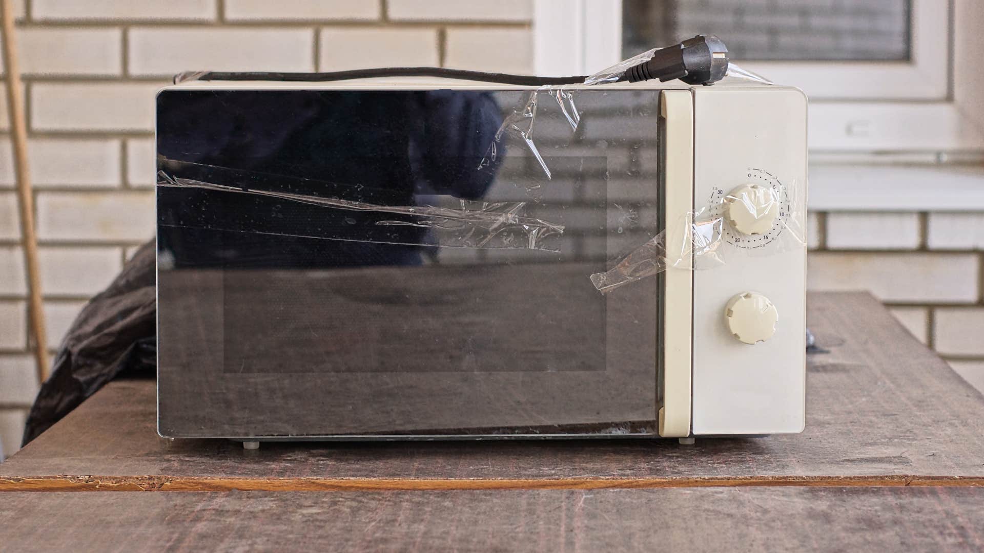 person with actual common sense never keeps Broken furniture or appliances in their home