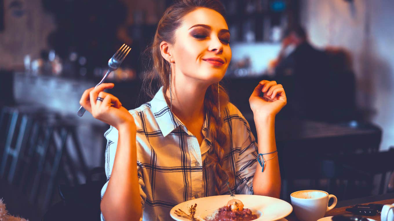 Things People Do At Restaurants That Reveal How Much Money They Really Have Things People Do At Restaurants That Reveal How Much Money They Really Have