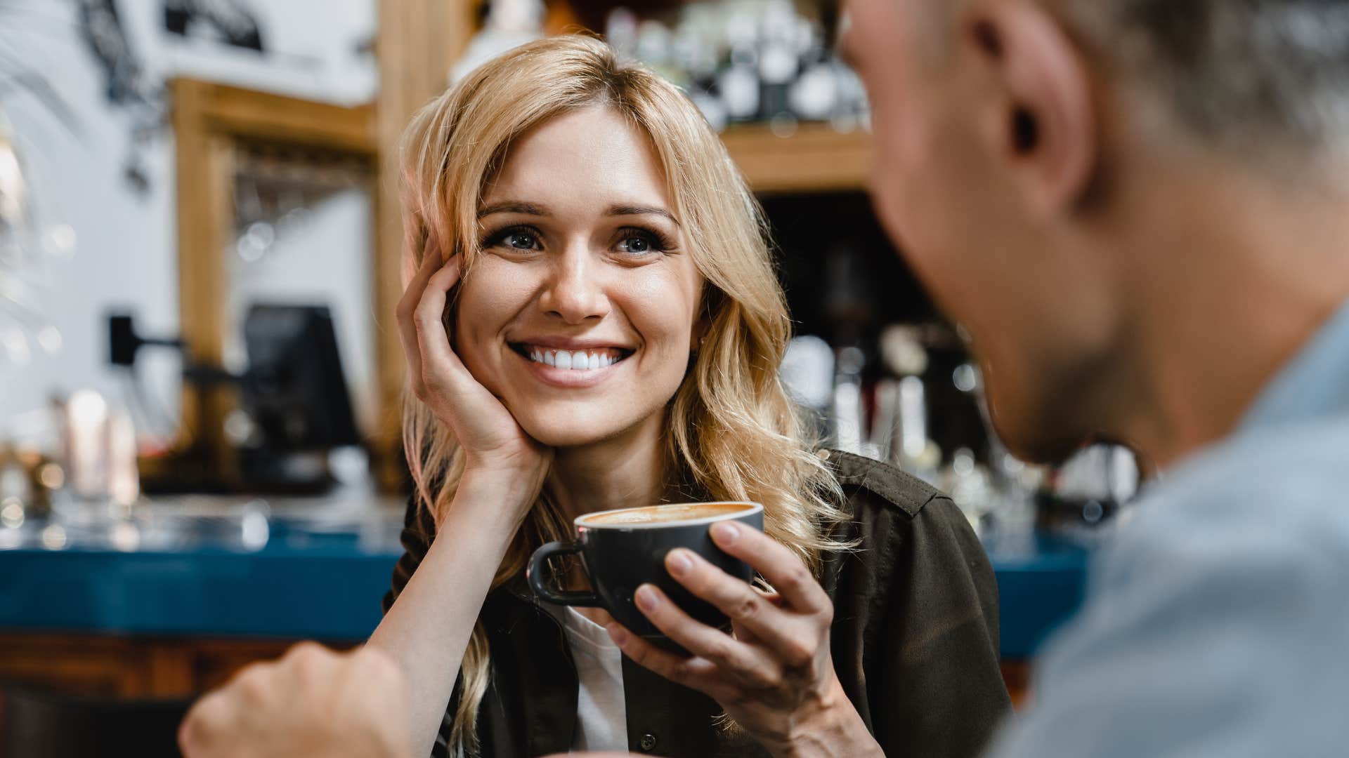 woman being fake nice to man saying youre so confident to him
