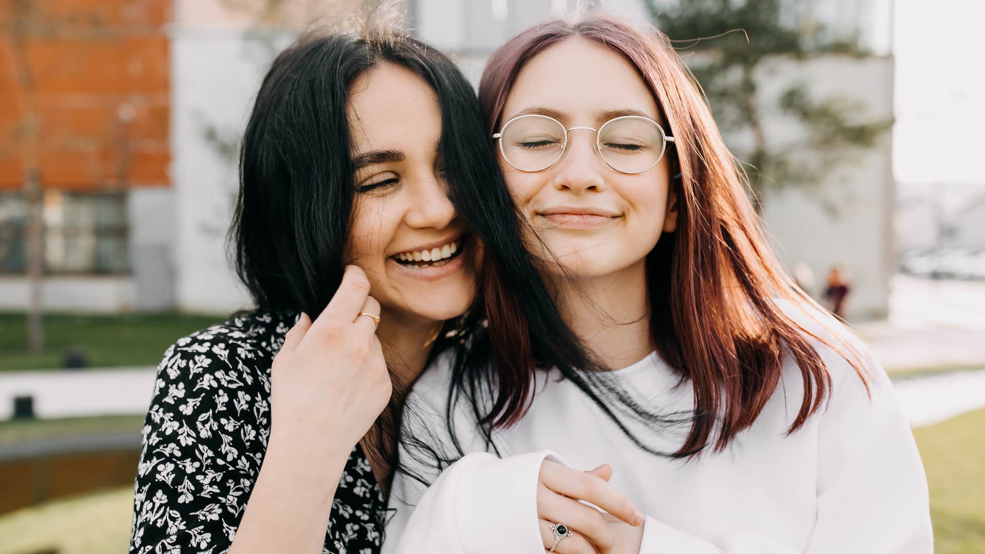 self-respecting woman won't give up her circle of friends and family for the sake of a relationship
