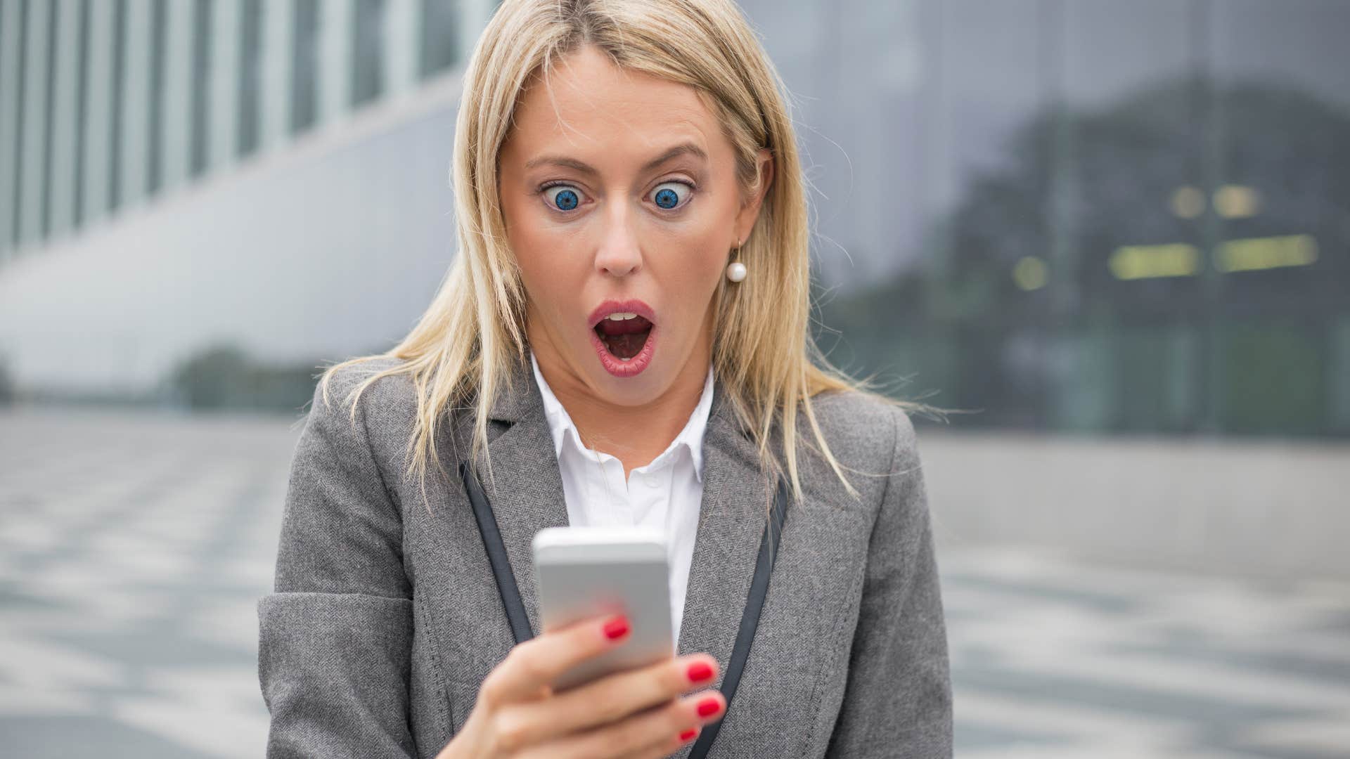 time-consuming habits people who are always late can't seem to quit avoiding looking at the clock until it’s too late
