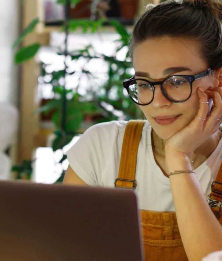 Woman organizing folders on her computer to be more motivated