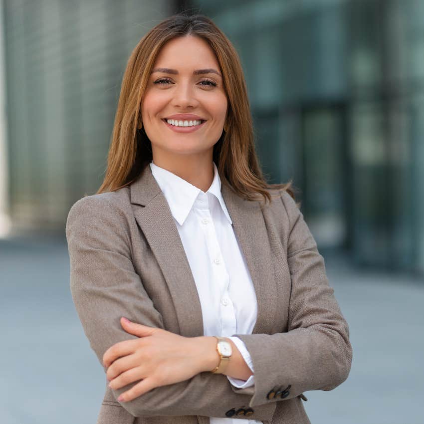 woman using the body language trick od taking care aestherically