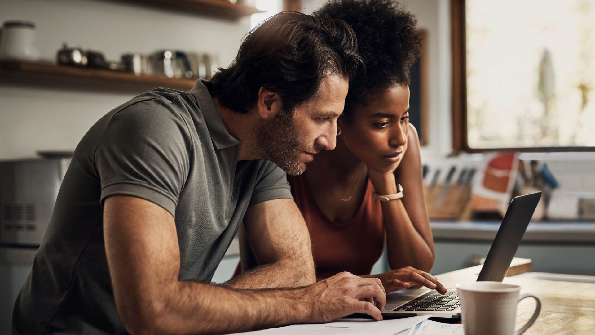 Couple who can cancel subscriptions looking at a laptop.