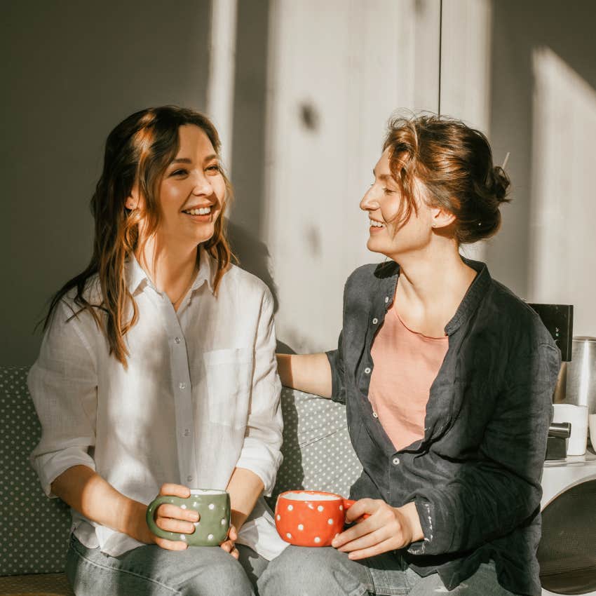 woman who is giving a genuine compliment and not a backhanded compliment