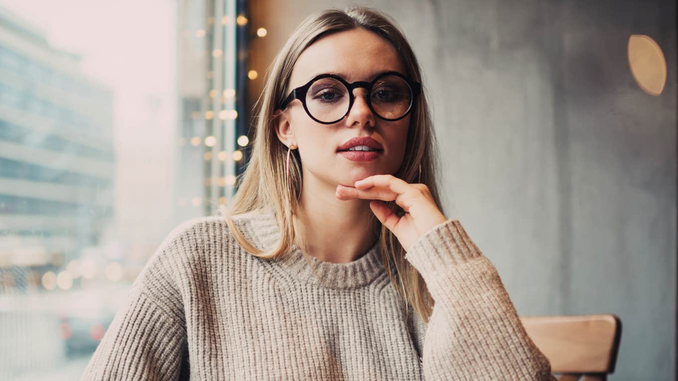 Ways Highly Intelligent People Deal With People Who Think They Know Everything highly intelligent woman confronting a know-it-all