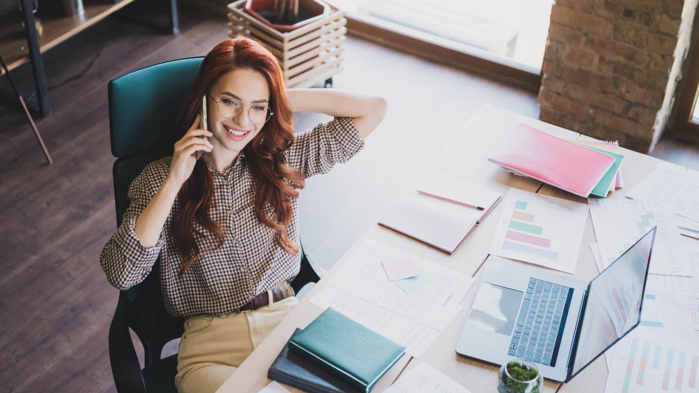 well paid office worker never worked full forty hours week reveals why chose leave job office worker enjoying slacking off at work